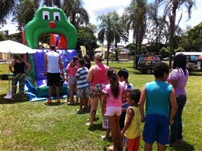 Famílias se divertem no Arena Verão Maringá FM